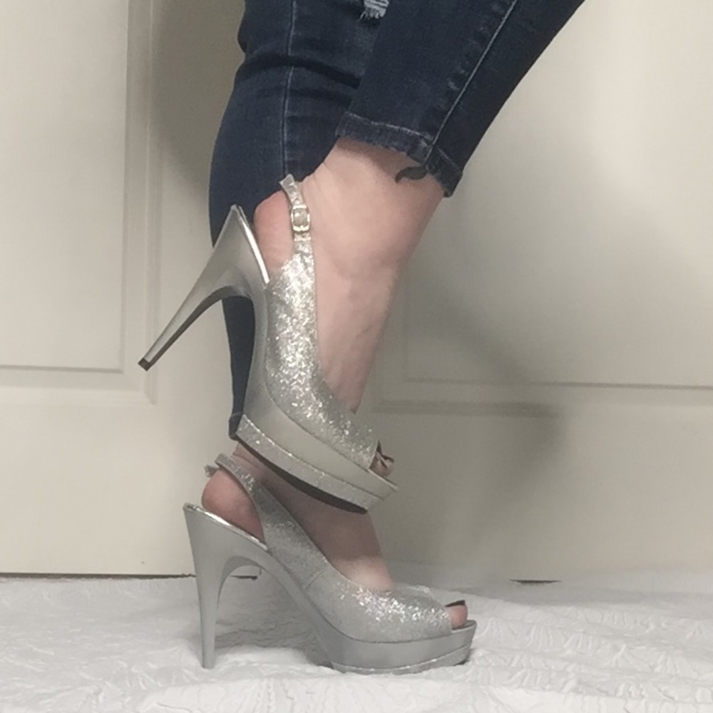 Sweetie’s 10 Platform Stiletto Silver Sparkly 5in High Heel w/ Strap Buckle